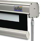 Pantalla manual frontal PSO Ouver ProCinex - Al recoger la pantalla, el cajet�n queda cerrado gracias a la barra inferior de dise�o triangular.